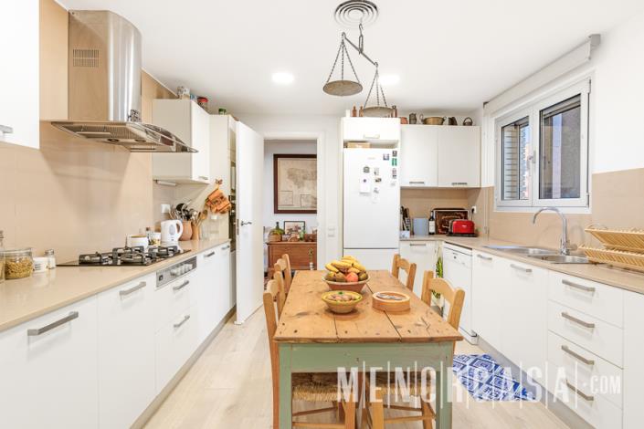 Image No.20-4 Bed Apartment for sale