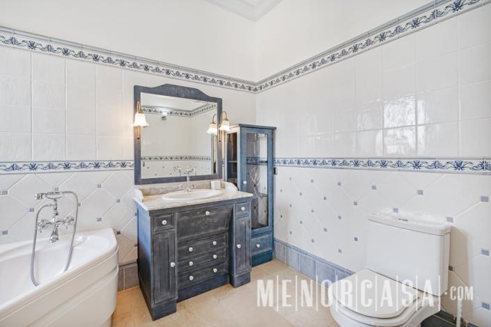 Image No.38-5 Bed Villa / Detached for sale