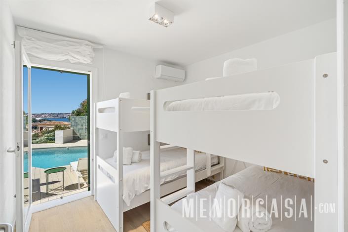 Image No.13-4 Bed Villa / Detached for sale