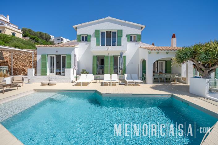 Image No.1-4 Bed Villa / Detached for sale