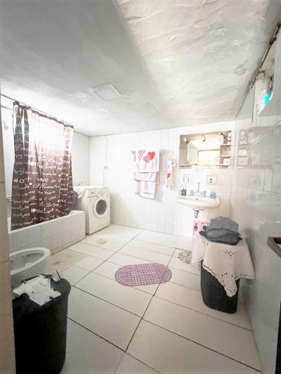 Image No.9-2 Bed House for sale