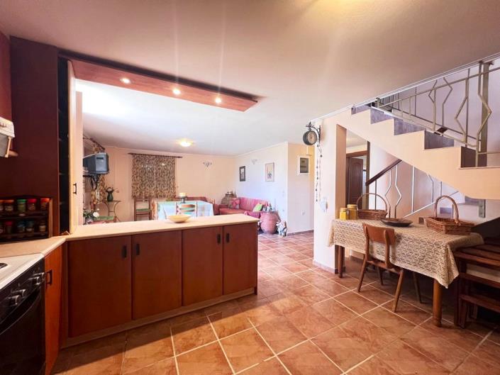 Image No.18-5 Bed Maisonette for sale