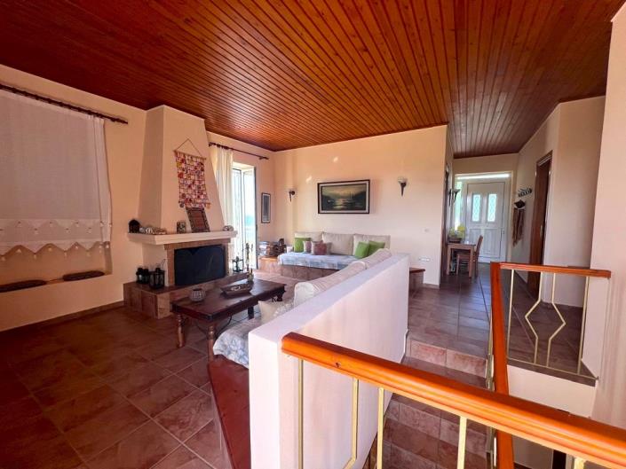 Image No.22-5 Bed Maisonette for sale