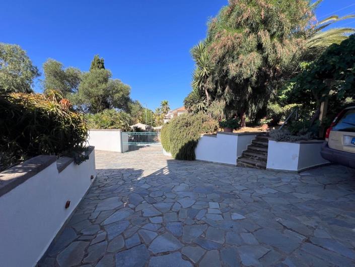 Image No.10-4 Bed Villa for sale