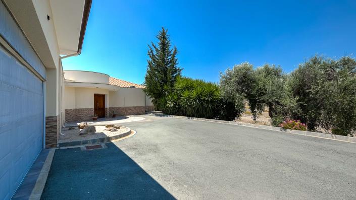 Image No.11-6 Bed Villa / Detached for sale