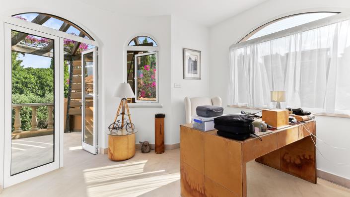 Image No.13-4 Bed Villa / Detached for sale