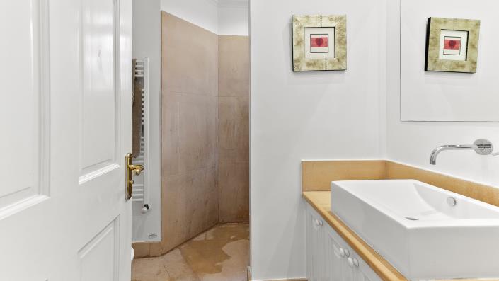 Image No.26-4 Bed Villa / Detached for sale