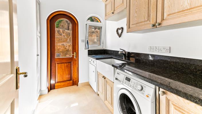 Image No.43-4 Bed Villa / Detached for sale