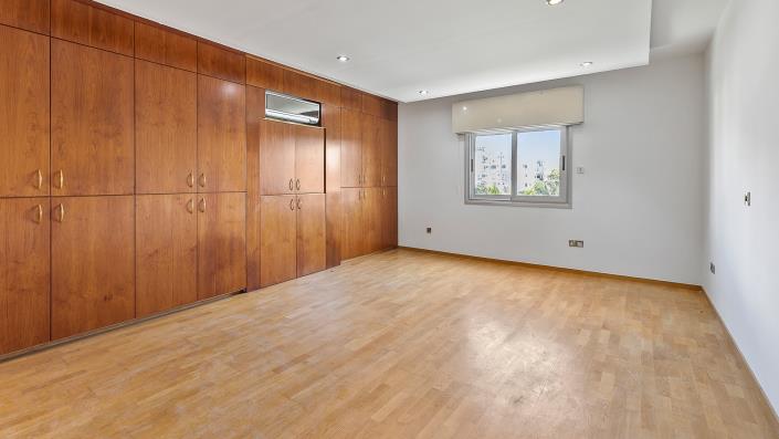 Image No.12-4 Bed Apartment for sale