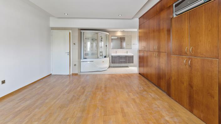 Image No.13-4 Bed Apartment for sale