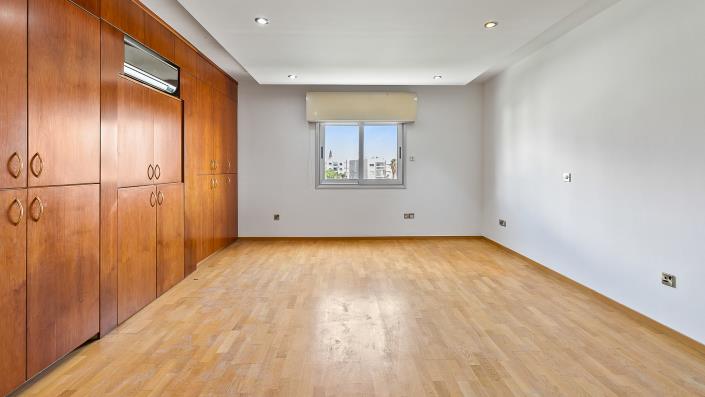 Image No.15-4 Bed Apartment for sale