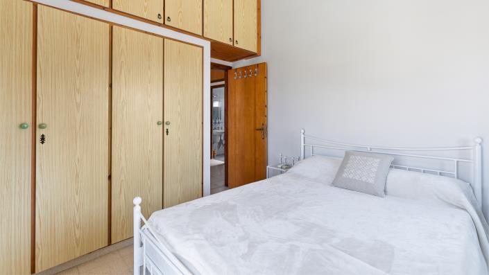 Image No.18-2 Bed Townhouse for sale