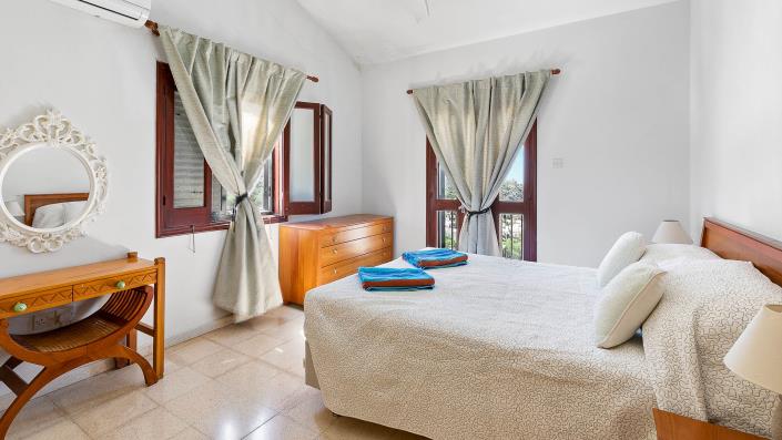 Image No.19-2 Bed Townhouse for sale