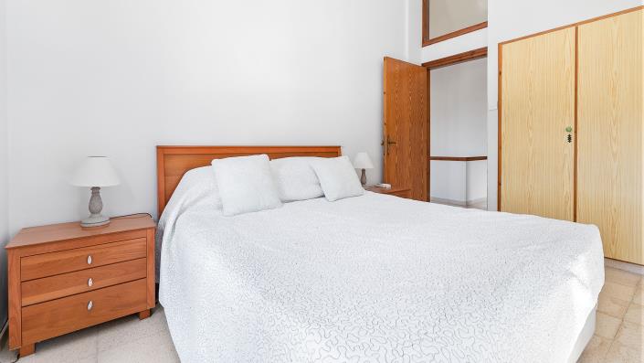 Image No.20-2 Bed Townhouse for sale