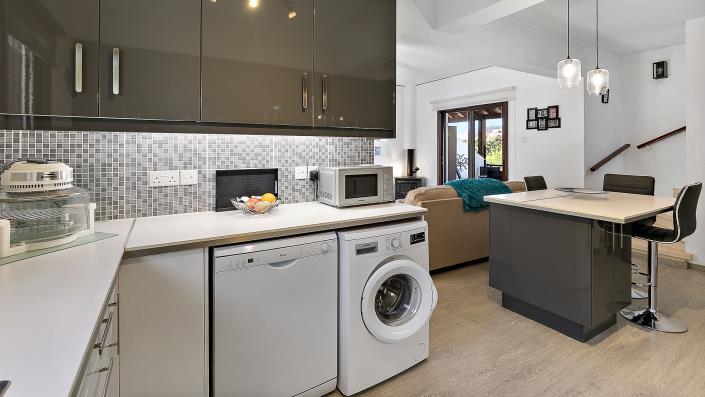 Image No.9-2 Bed Townhouse for sale