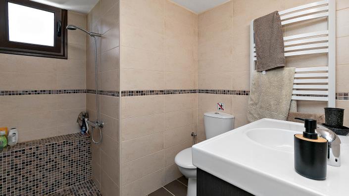 Image No.11-2 Bed Townhouse for sale