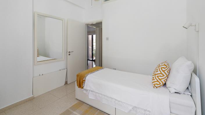 Image No.15-2 Bed Townhouse for sale