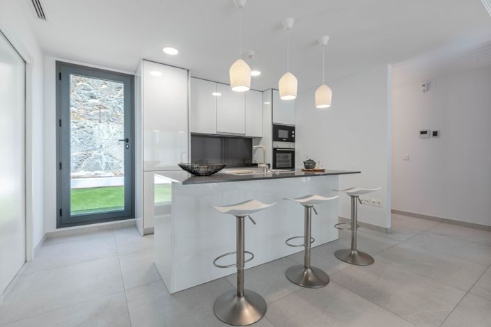 Image No.17-3 Bed Property for sale