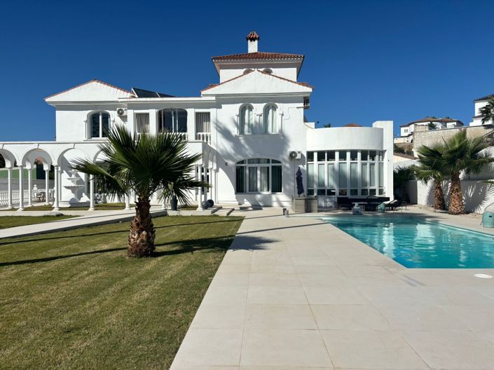 Image No.1-6 Bed Villa for sale