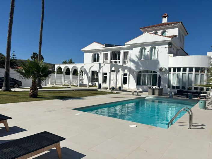 Image No.2-6 Bed Villa for sale