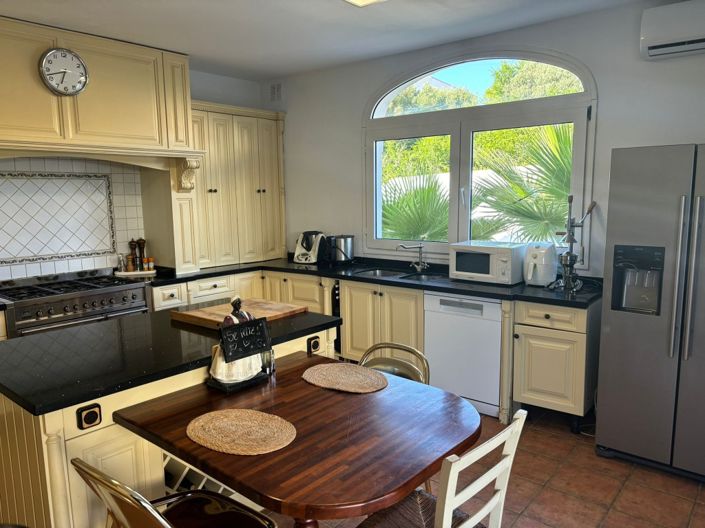 Image No.8-6 Bed Villa for sale