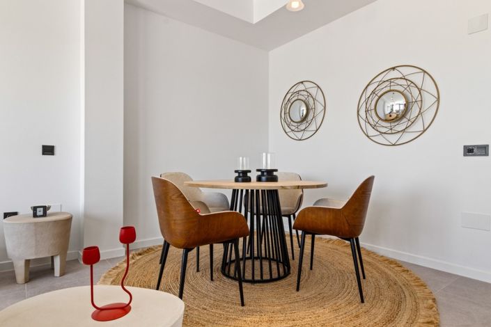 Image No.15-2 Bed Property for sale