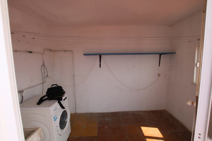 Image No.8-4 Bed Property for sale