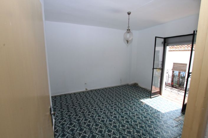 Image No.13-4 Bed House for sale