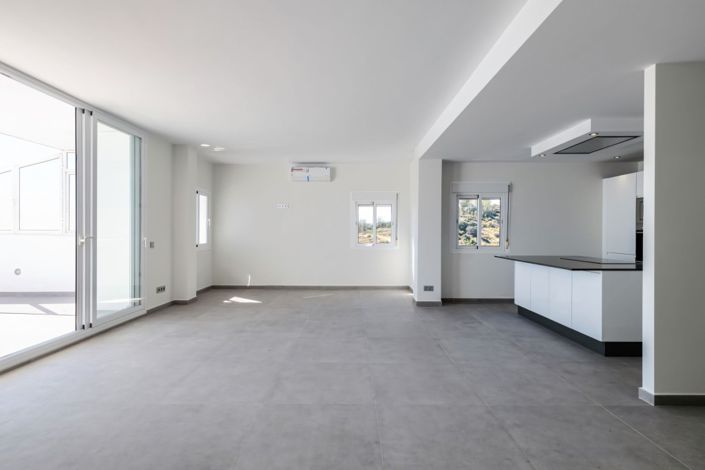 Image No.4-3 Bed Property for sale