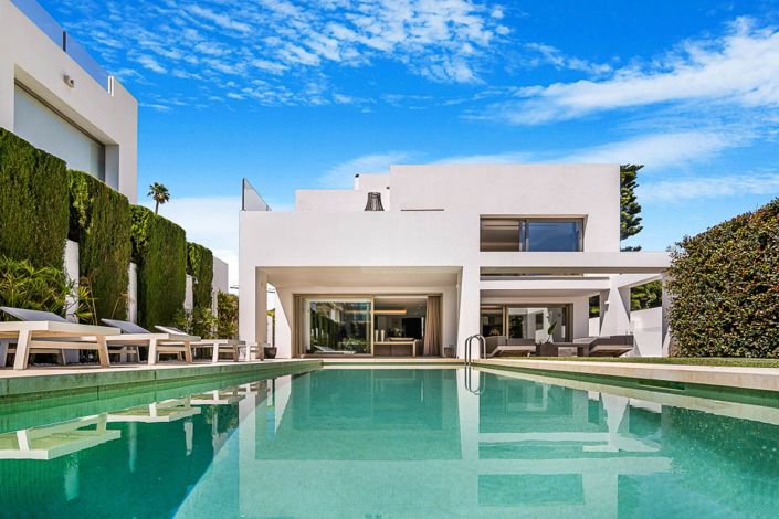 Image No.1-4 Bed Villa for sale