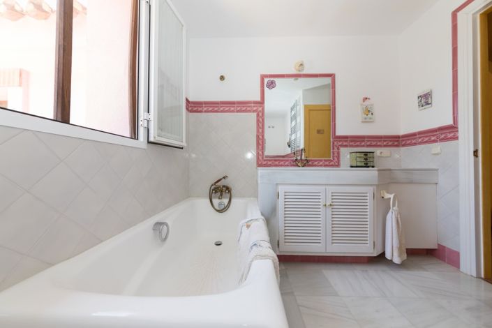 Image No.19-5 Bed Villa for sale