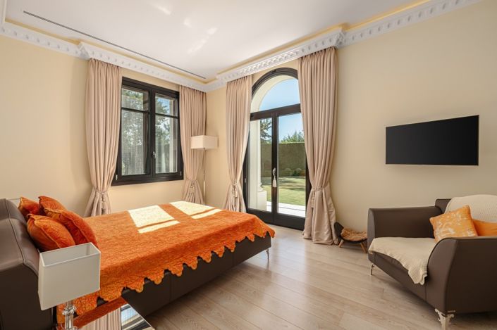 Image No.12-7 Bed Villa for sale