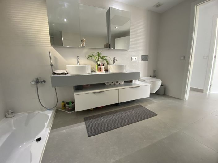 Image No.10-4 Bed Villa for sale