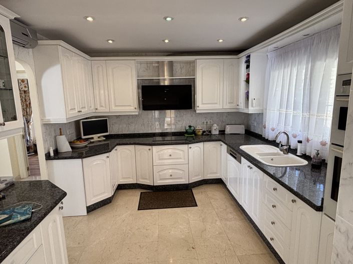 Image No.10-5 Bed Villa for sale