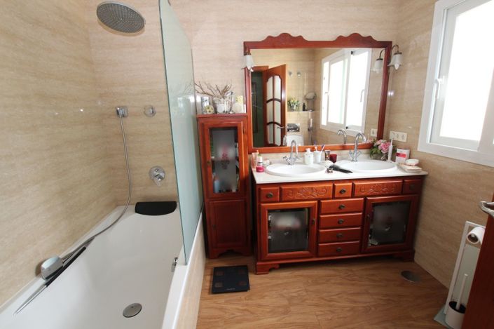 Image No.19-4 Bed Villa for sale