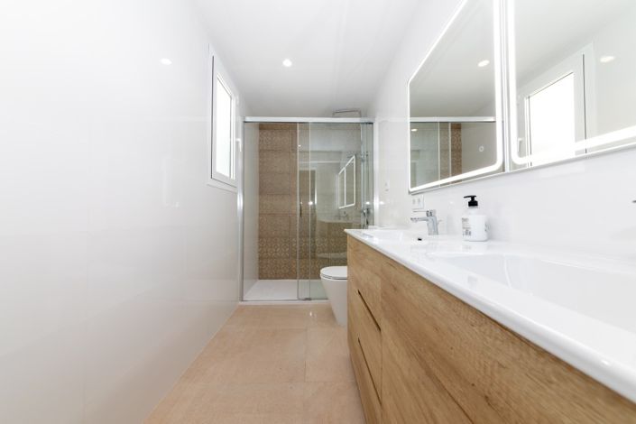 Image No.6-2 Bed Townhouse for sale