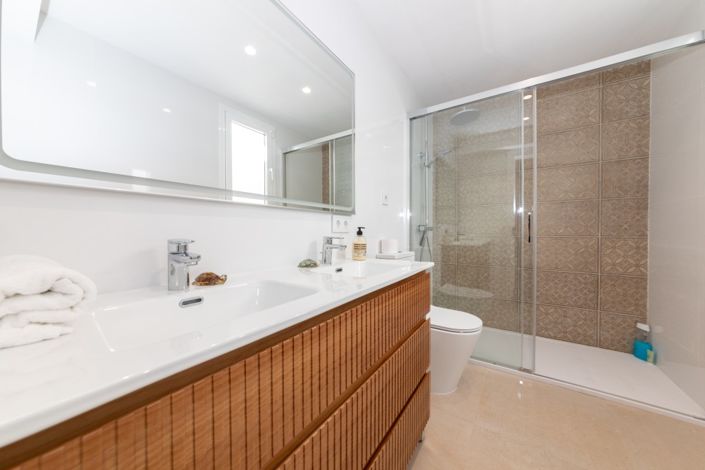 Image No.7-2 Bed Townhouse for sale