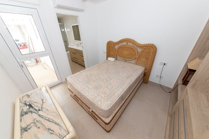 Image No.8-2 Bed Townhouse for sale