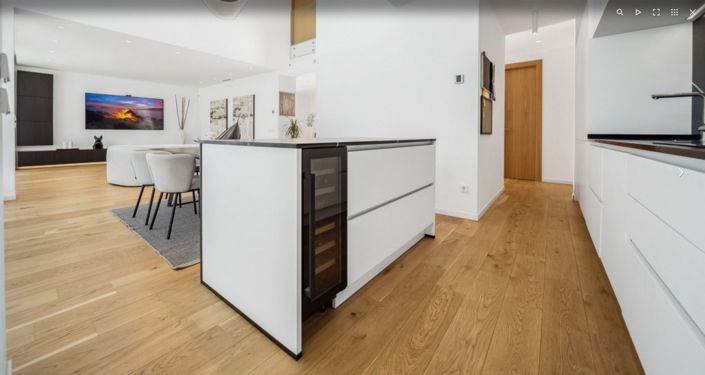 Image No.3-4 Bed Villa for sale