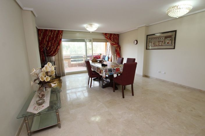 Image No.6-4 Bed Property for sale