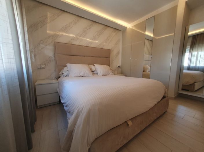 Image No.18-3 Bed Property for sale