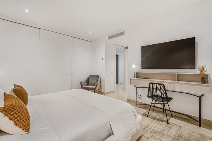 Image No.10-6 Bed Villa for sale