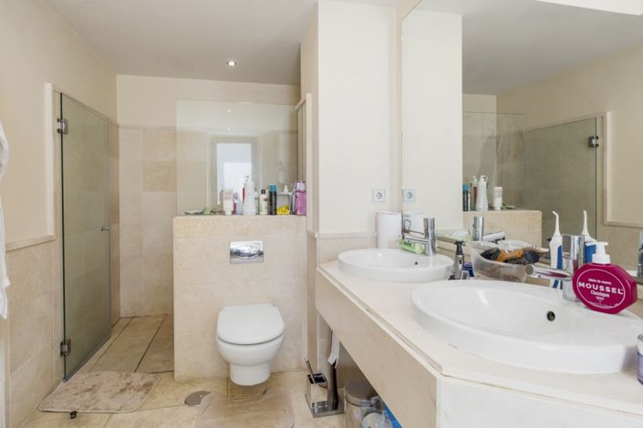 Image No.15-3 Bed Property for sale