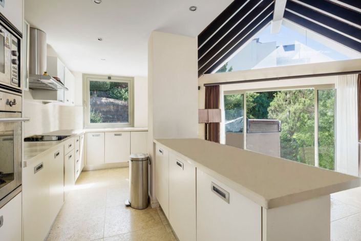 Image No.19-3 Bed Property for sale