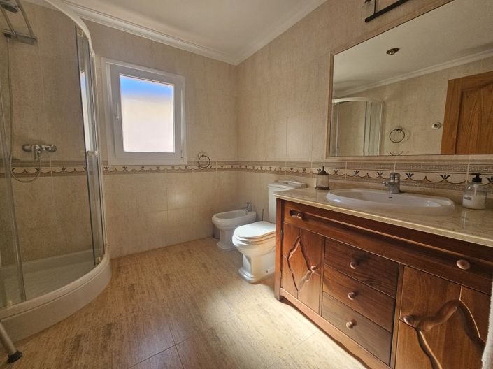 Image No.15-6 Bed Villa for sale