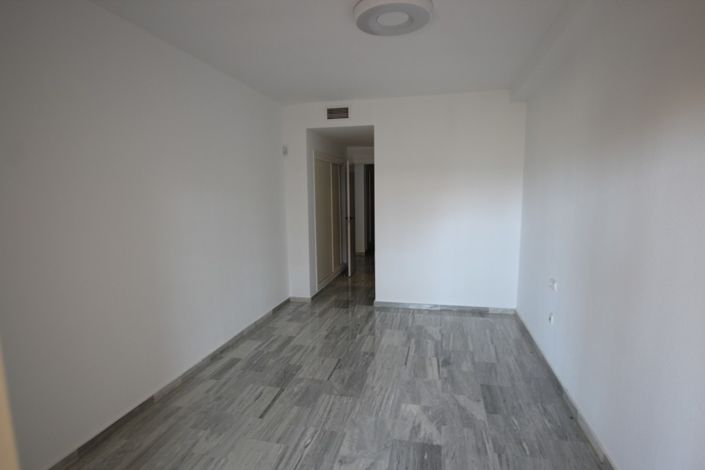 Image No.14-3 Bed Apartment for sale