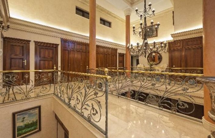 Image No.8-7 Bed Villa for sale