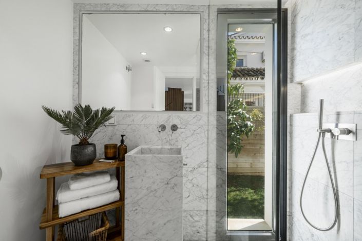 Image No.9-6 Bed Villa for sale