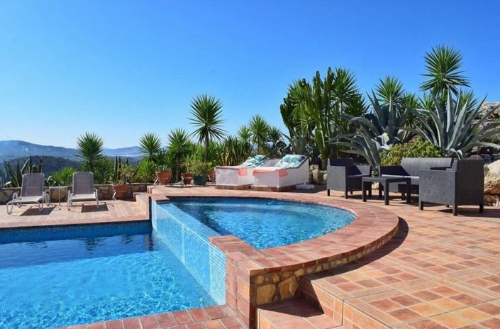 Image No.17-10 Bed Villa for sale