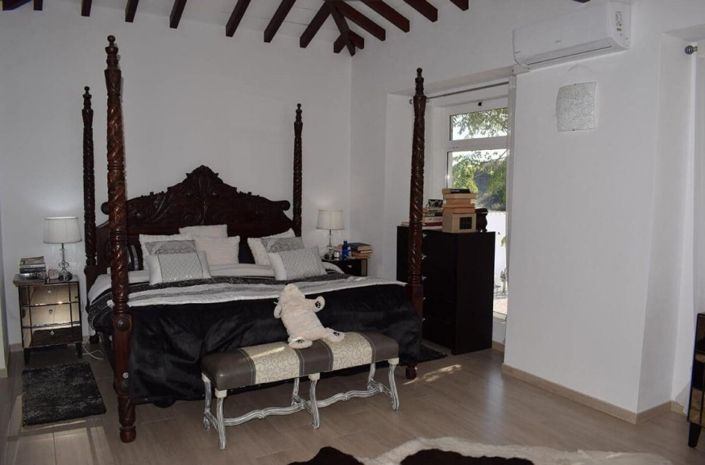 Image No.8-10 Bed Villa for sale